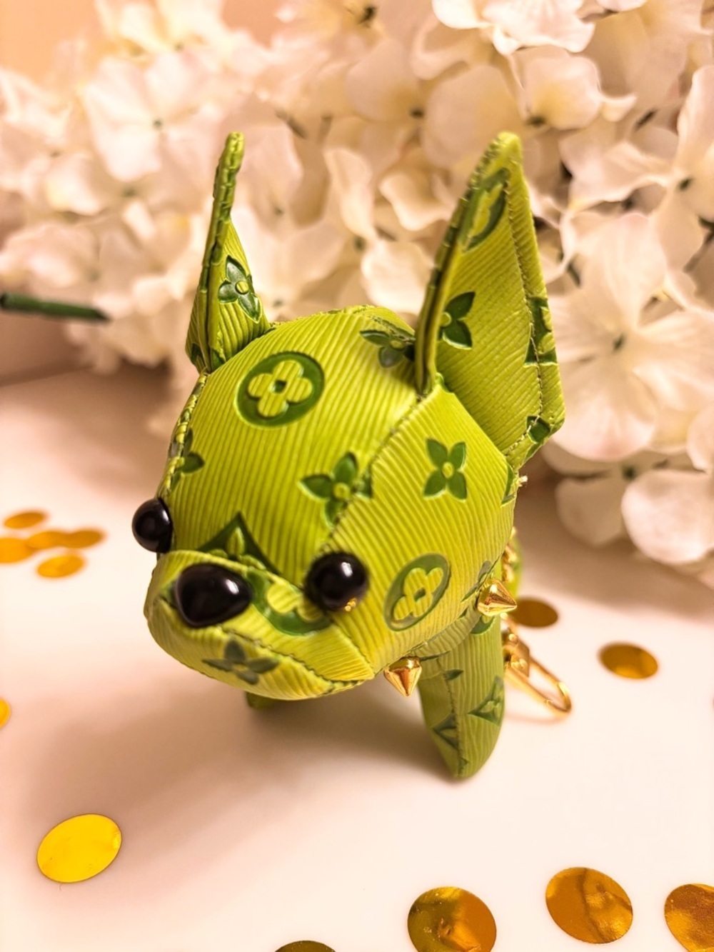 ADORABLE GREEN DOG KEYCHAIN WITH GOLD ACCENTS AND GOLD SPIKED COLLAR NWOT